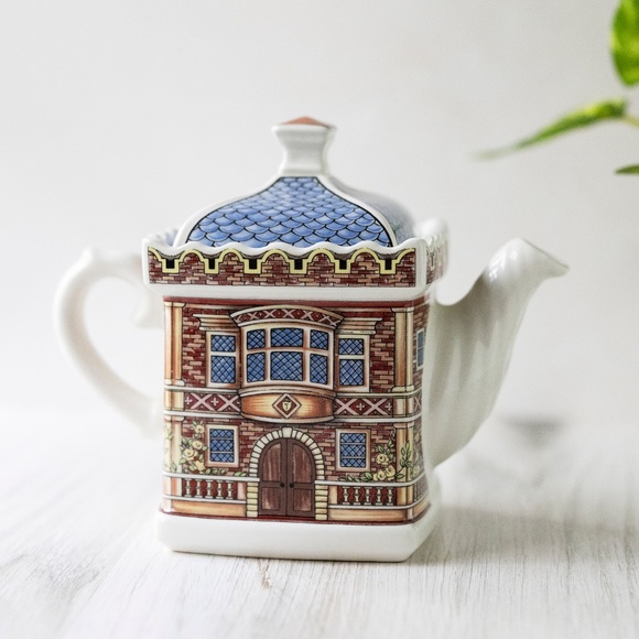 Sadler Dining Sadler Elizabethan House Teapot 4439 English Country